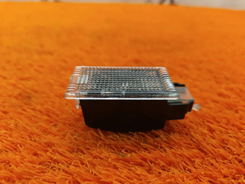 Плафон подсветки багажника