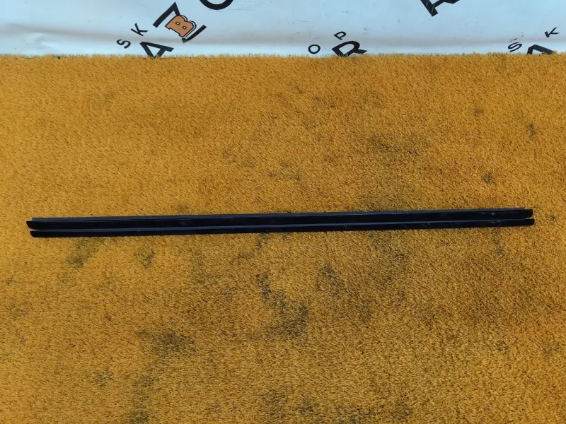 Уплотнитель стекла двери