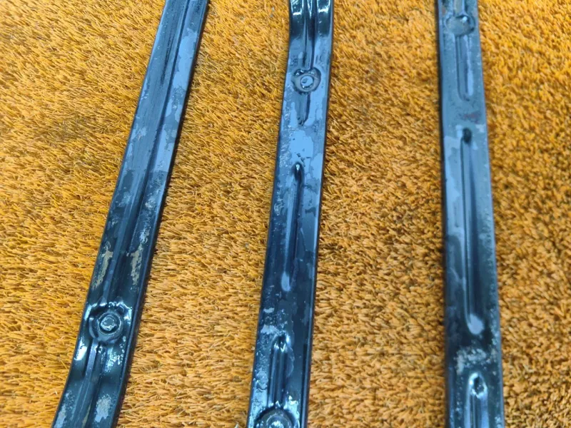 Крепление топливного бака