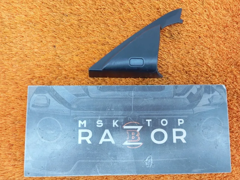 Уголок двери