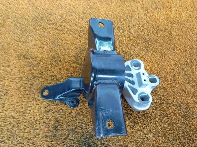 Подушка двигателя