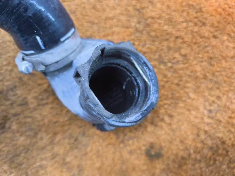 Патрубок интеркулера