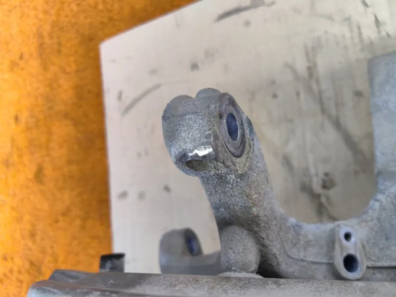 Кулак поворотный