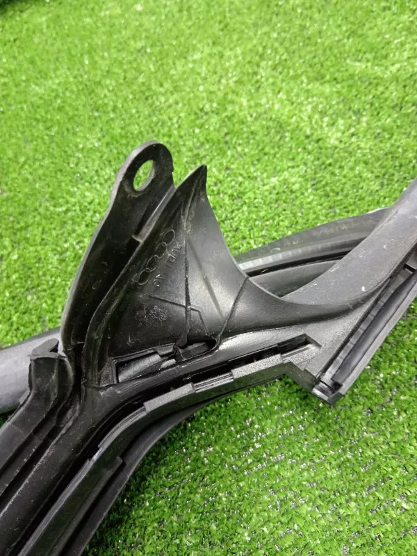 Уплотнитель двери