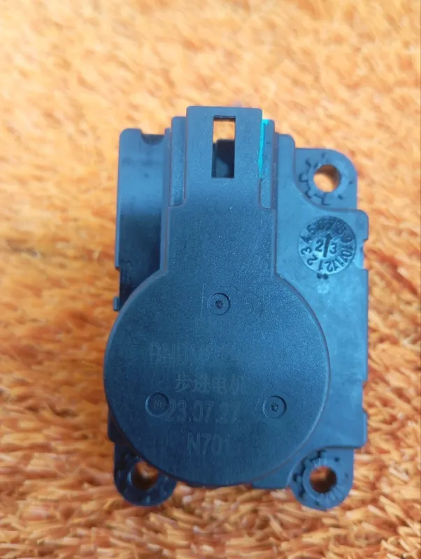 Сервопривод заслонок печки