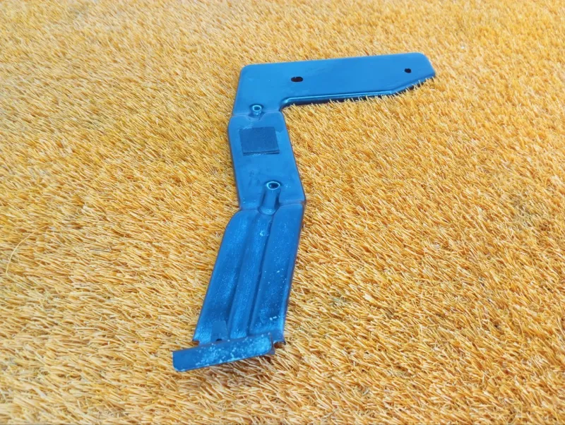 Кронштейн заднего бампера