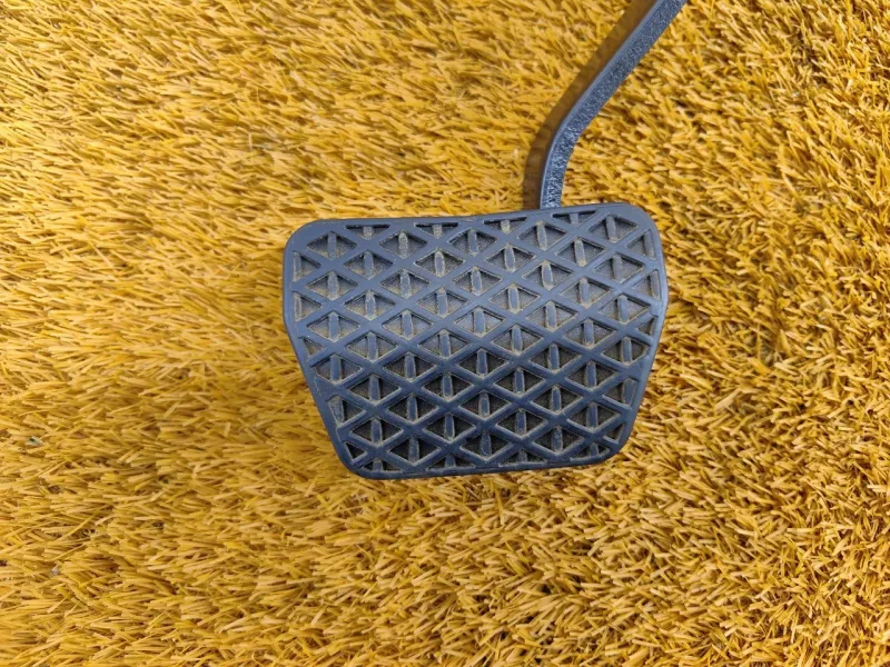 Педаль тормоза