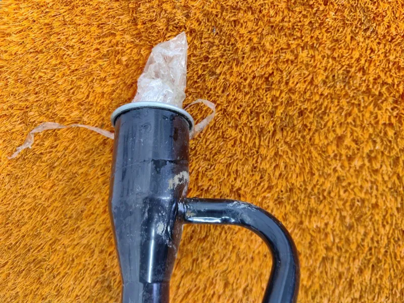 Горловина топливного бака