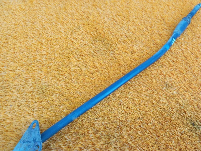 Трос стояночного тормоза