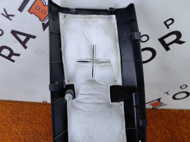 Обшивка центральной стойки