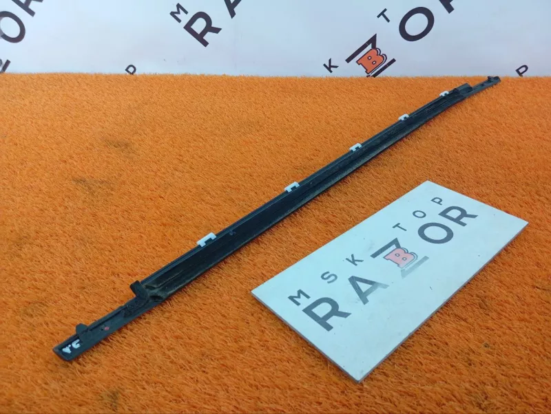 Уплотнитель стекла двери