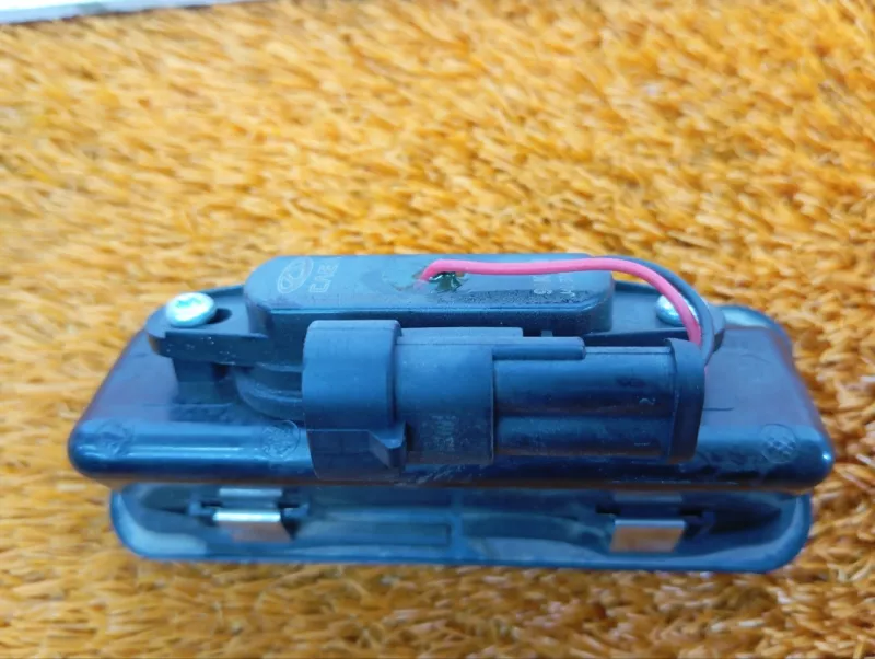 Кнопка открывания багажника