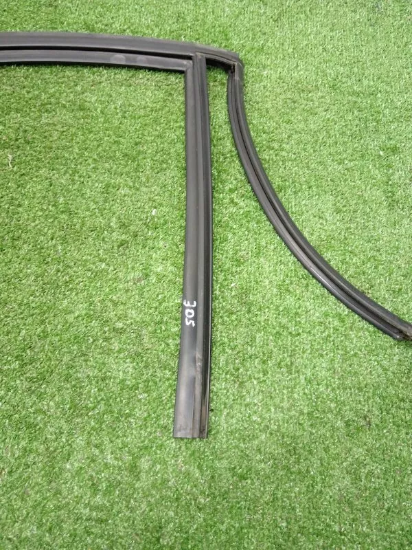 Уплотнитель стекла двери