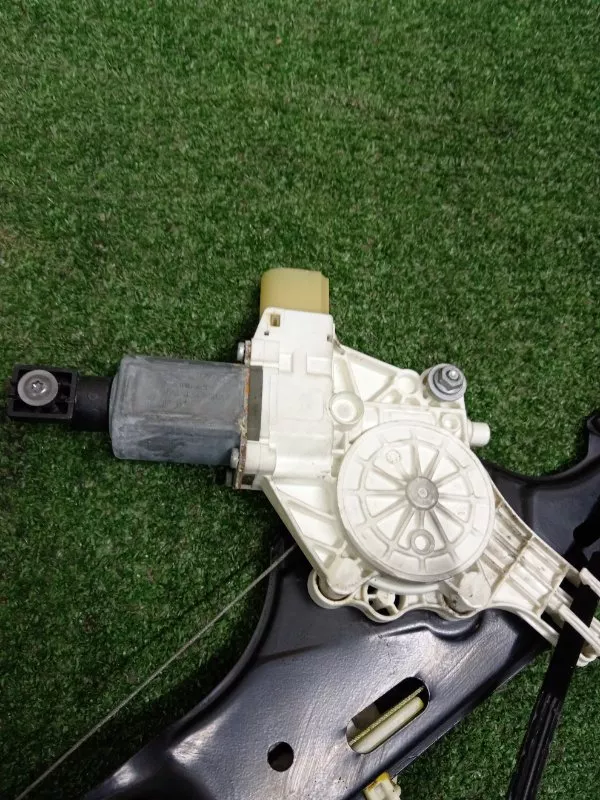 Стеклоподъемник BMW X1 2009 51332990386 E84, передний правый