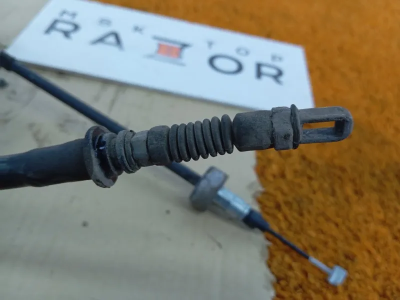 Трос стояночного тормоза