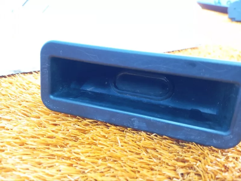 Кнопка открывания багажника