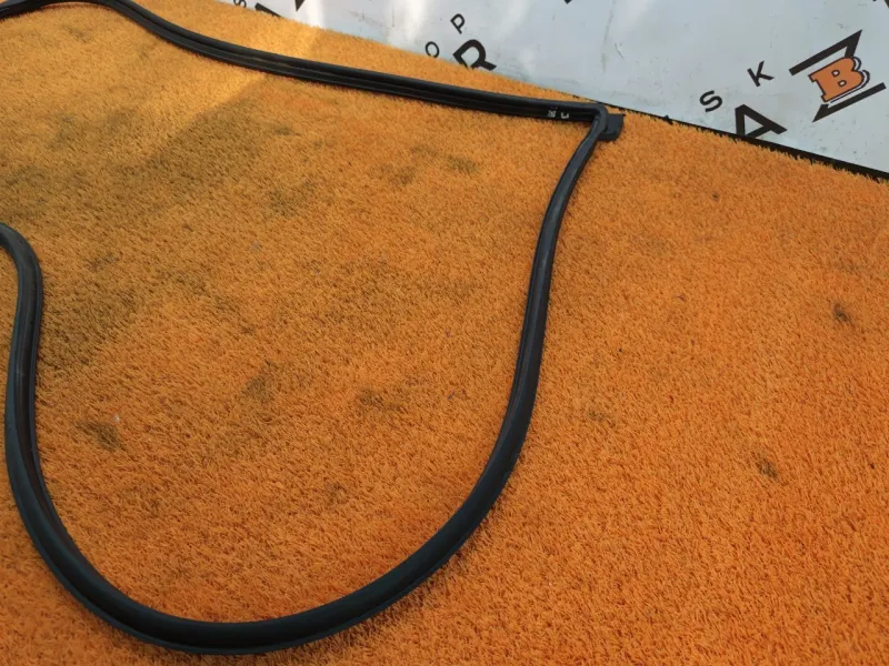 Уплотнитель двери