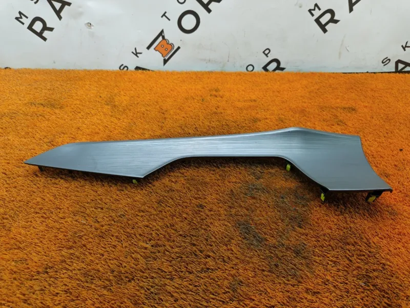 Накладка обшивки двери