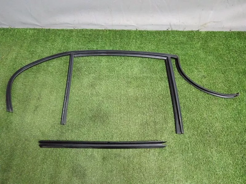 Уплотнитель стекла двери