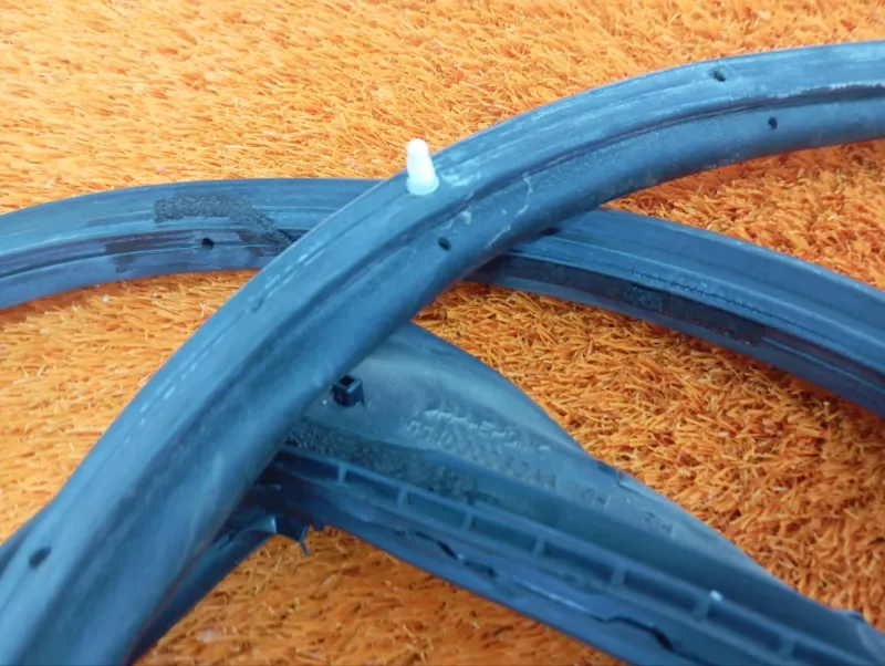 Уплотнитель двери