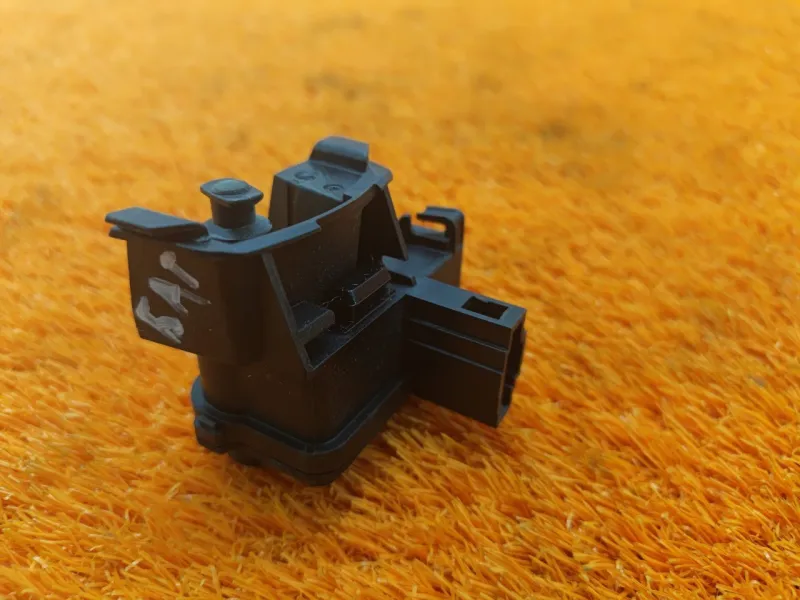 Активатор лючка бензобака