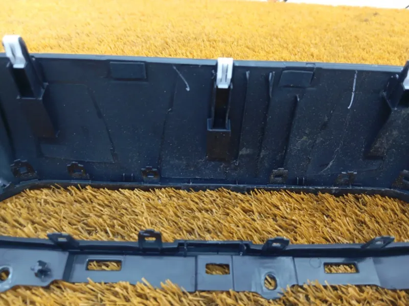 Декоративная накладка торпедо под дефлектор