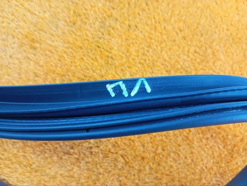 Уплотнитель проема двери