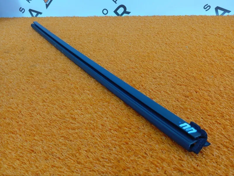 Уплотнитель стекла двери