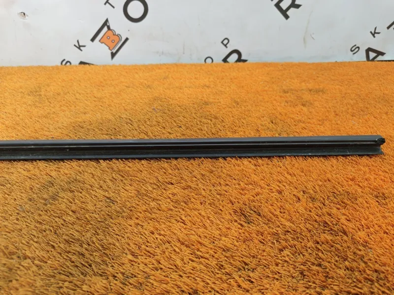 Уплотнитель стекла двери