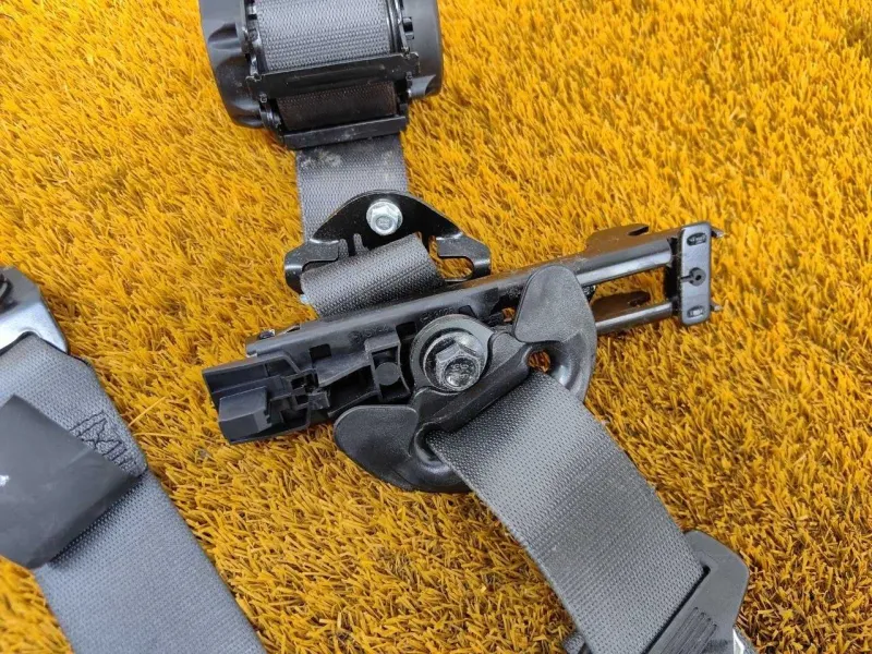 Ремень безопасности