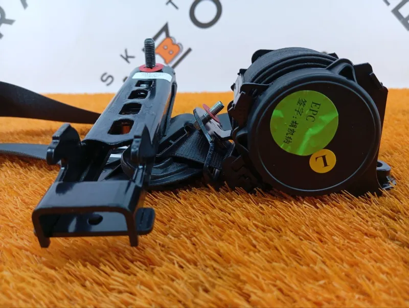 Ремень безопасности