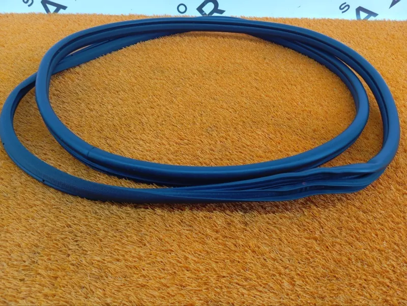 Уплотнитель проема двери