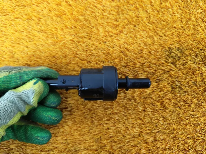 Клапан вентиляции топливного бака