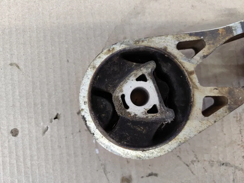 Подушка двигателя