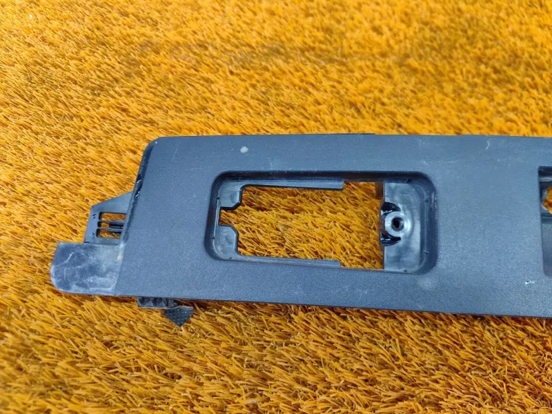 Накладка крышки багажника