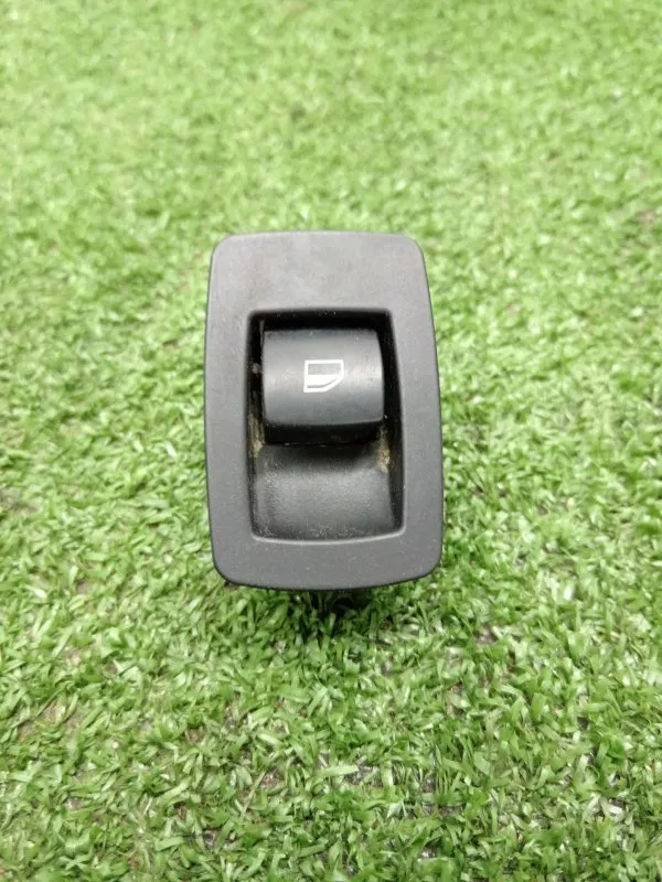 Кнопка стеклоподъемника