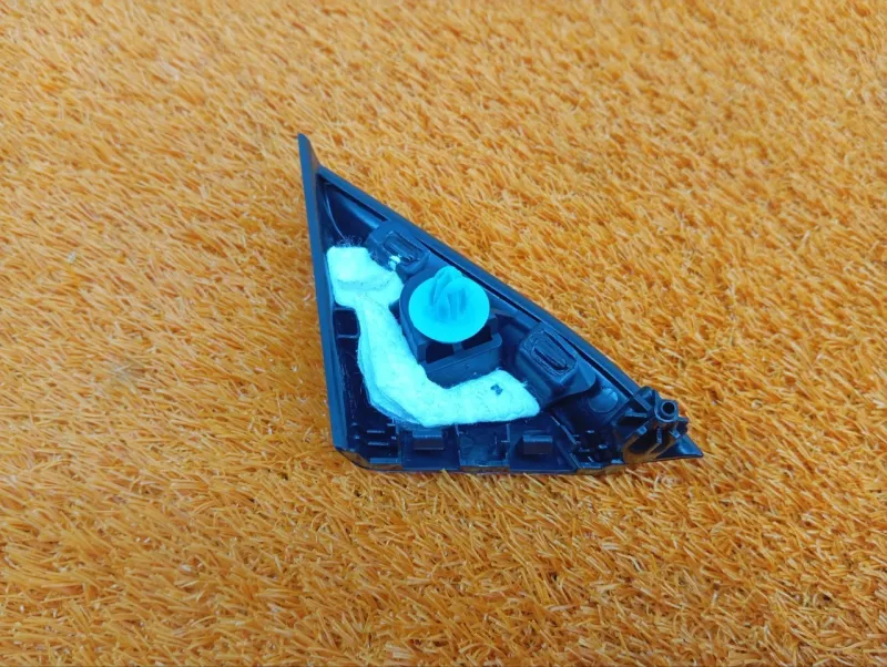 Уголок двери