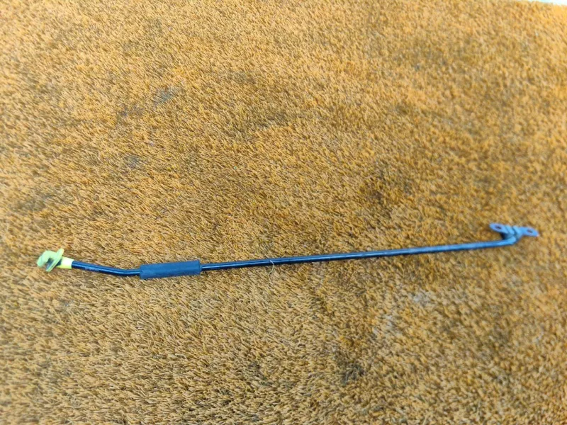 Упор капота