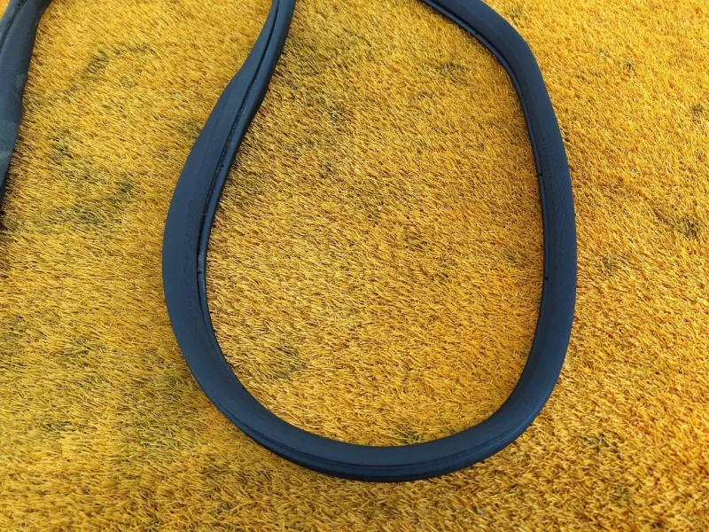 Уплотнитель проема двери