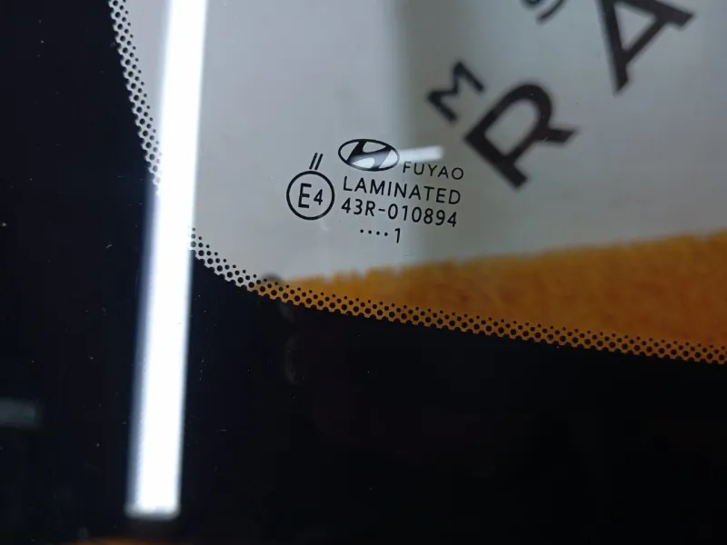 Стекло лобовое