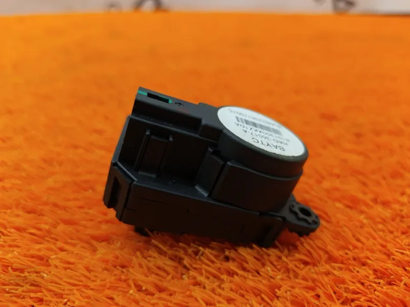 Моторчик заслонки печки