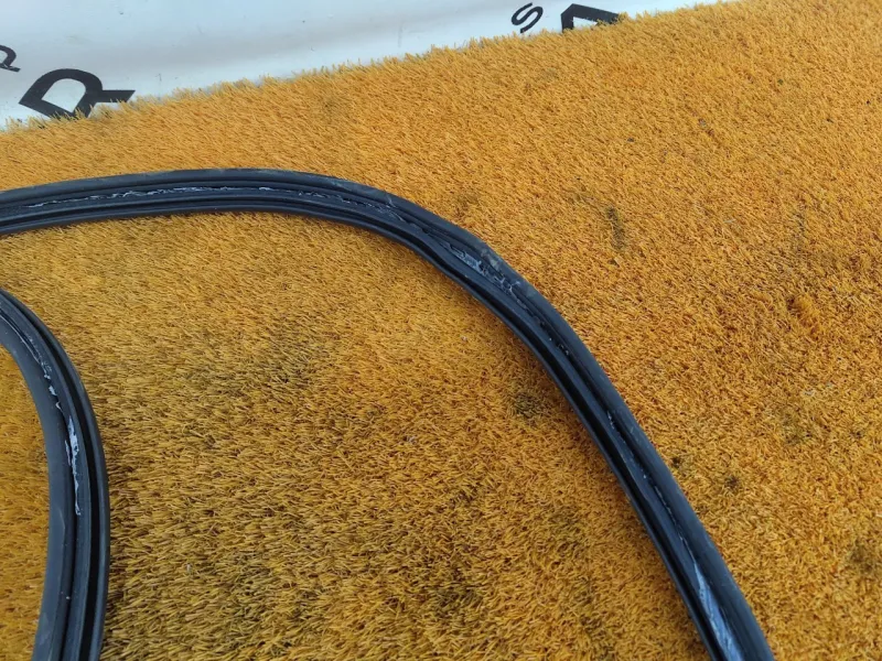 Уплотнитель багажника