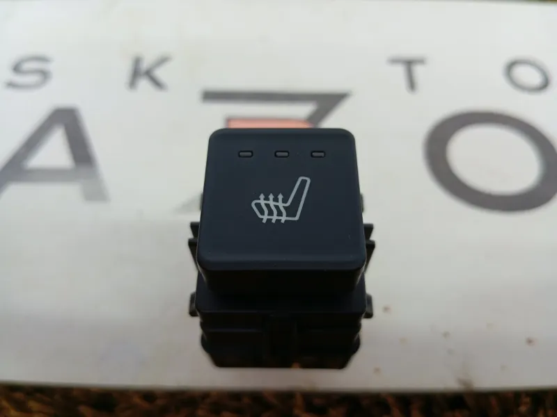 Кнопка обогрева сидений