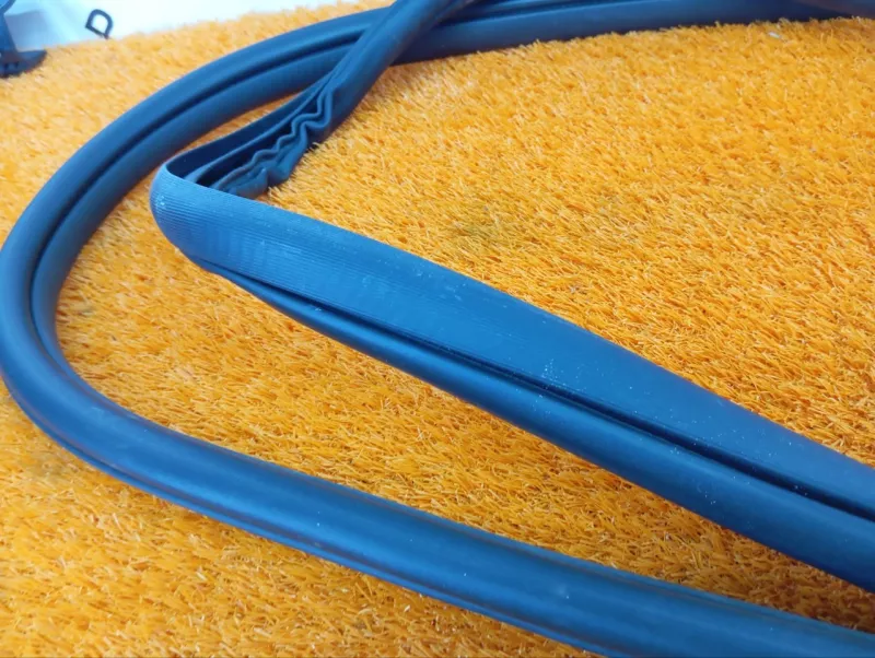 Уплотнитель проема двери