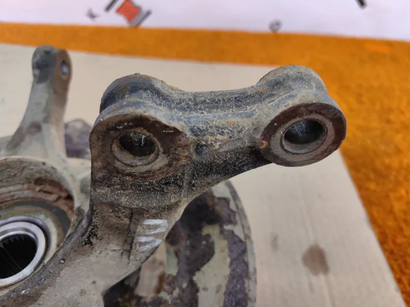 Кулак поворотный