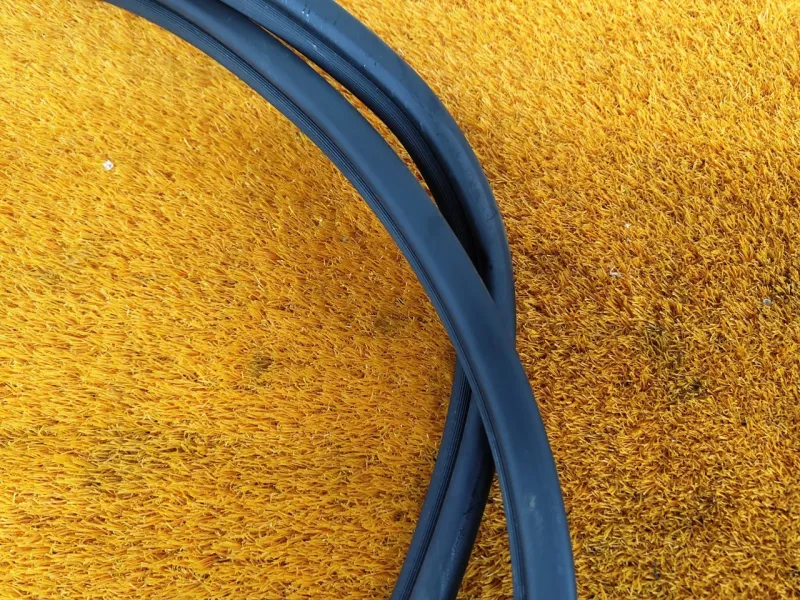 Уплотнитель проема двери