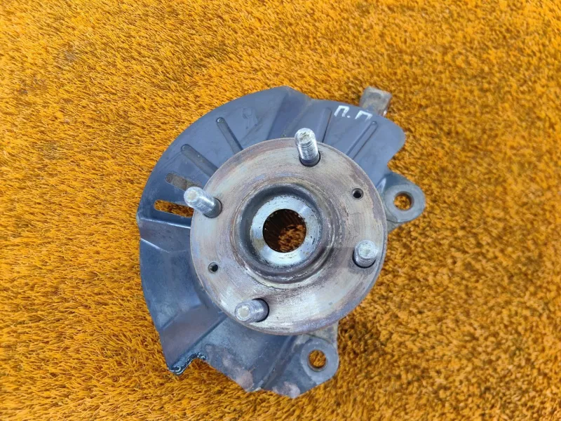 Кулак поворотный