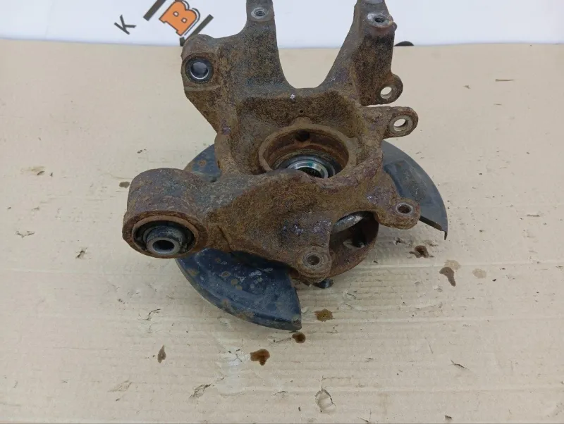 Кулак поворотный