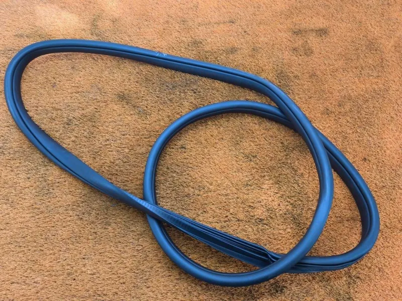 Уплотнитель проема двери