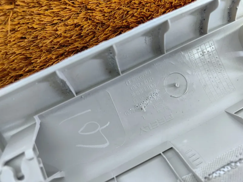 Накладка стойки лобового стекла